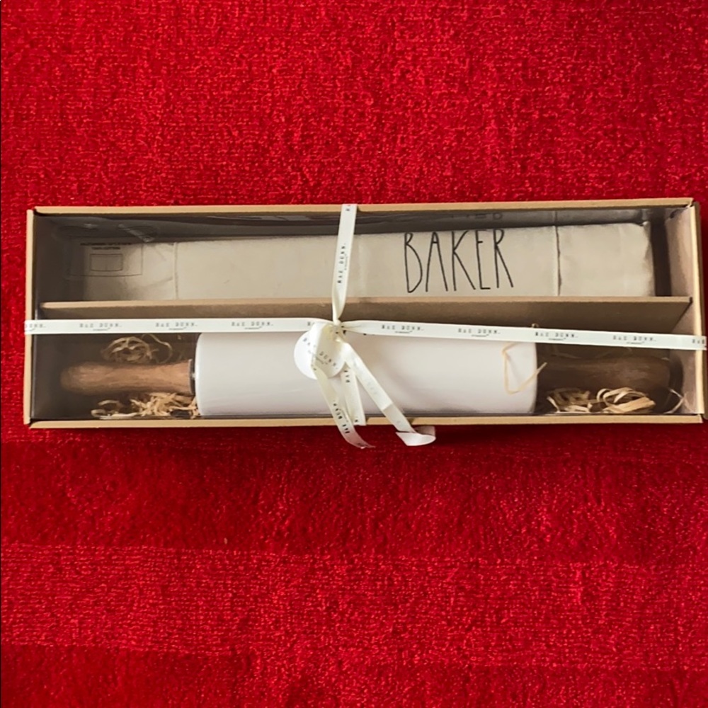 Rae Dunn NWT Bake Rilling Pin & Apron Set